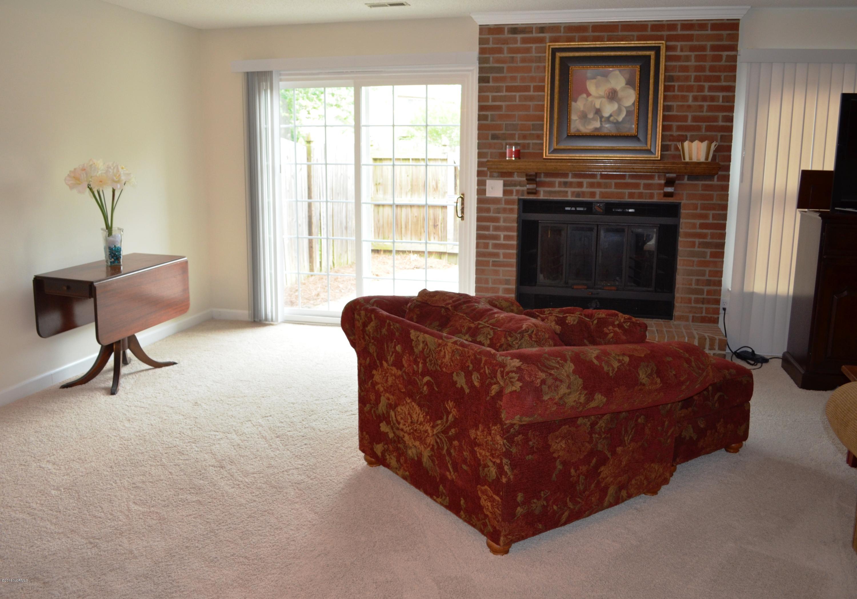 1968 Quail Ridge Road, Unit C Greenville, NC 27858 - Photo 6 of 32 6 Family Room