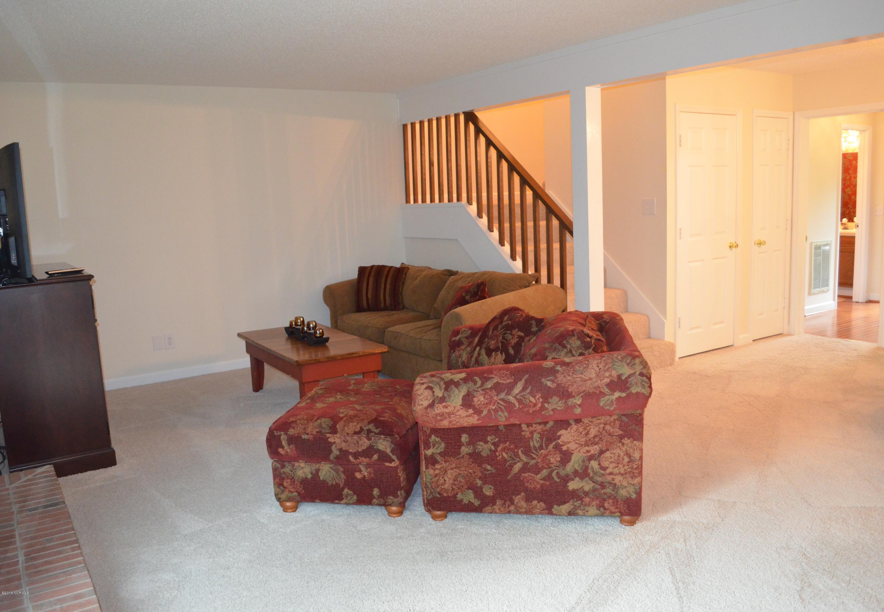 1968 Quail Ridge Road, Unit C Greenville, NC 27858 - Photo 9 of 32 9 Family room
