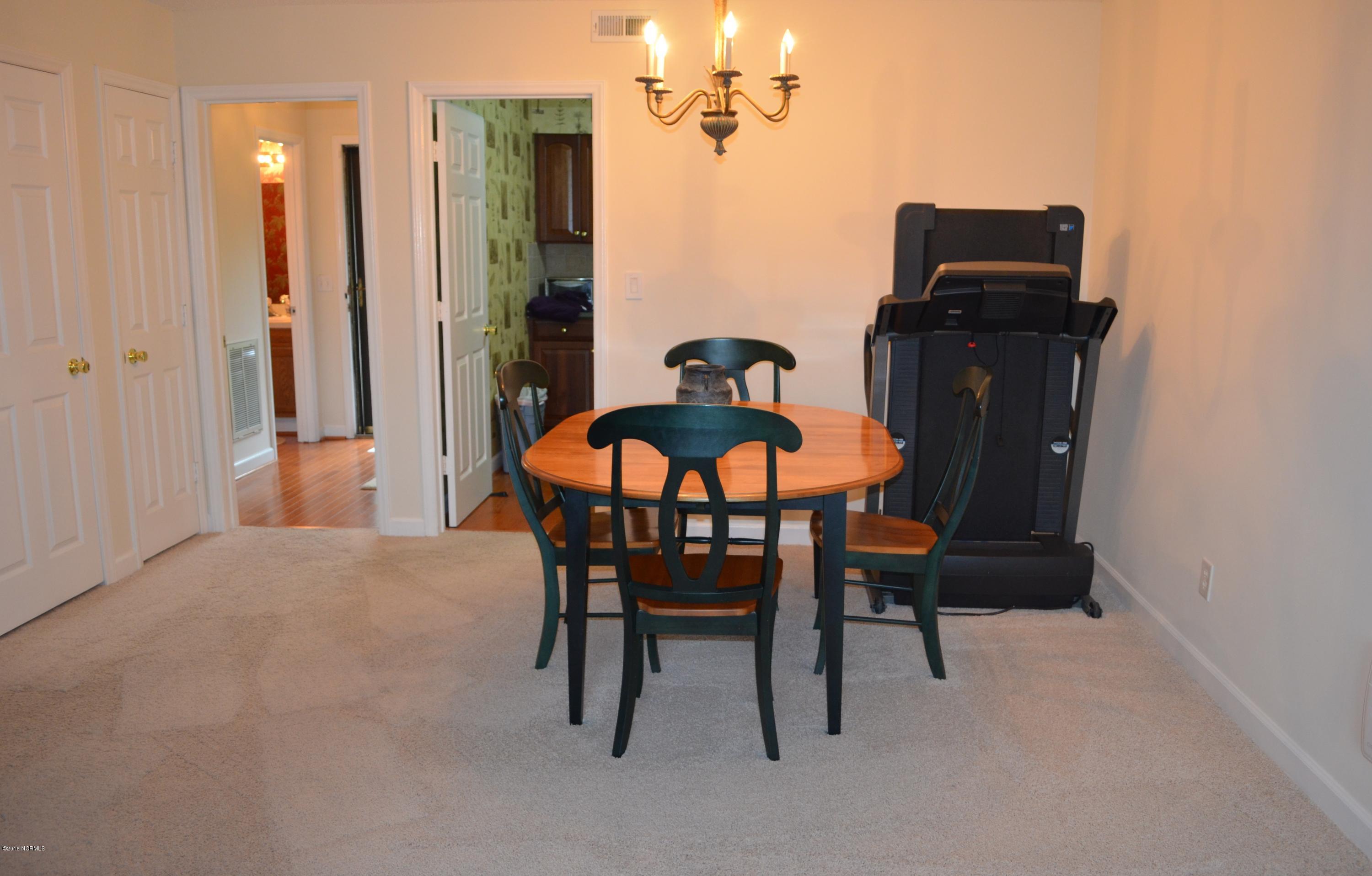 1968 Quail Ridge Road, Unit C Greenville, NC 27858 - Photo 10 of 32 10 Dining