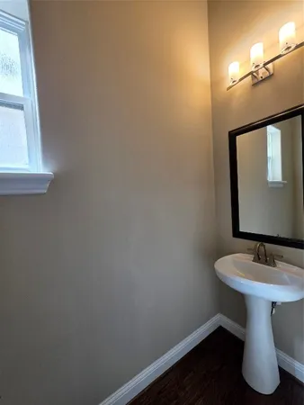 $2,999 | 6121 Stillman Street, Houston, TX 77007