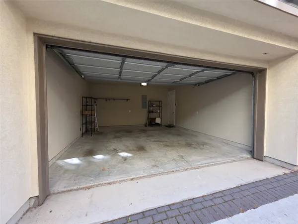 $2,999 | 6121 Stillman Street, Houston, TX 77007