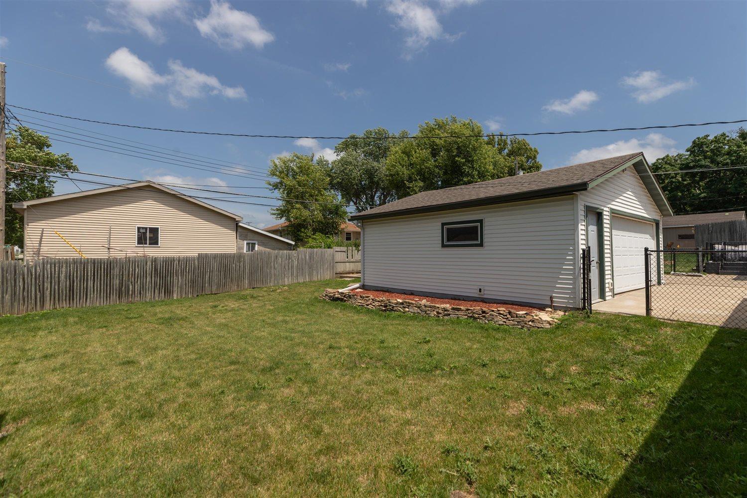 1823 18 1/2 Street Northwest Rochester, MN 55901 - Photo 30 of 36