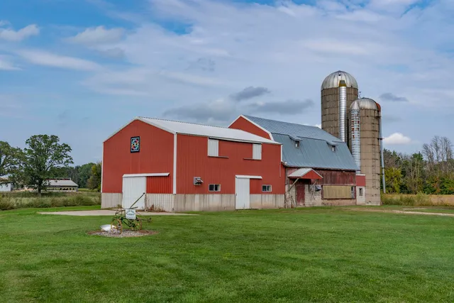 $439,900 | N7736 County Rd D, Bear Creek, WI 54922