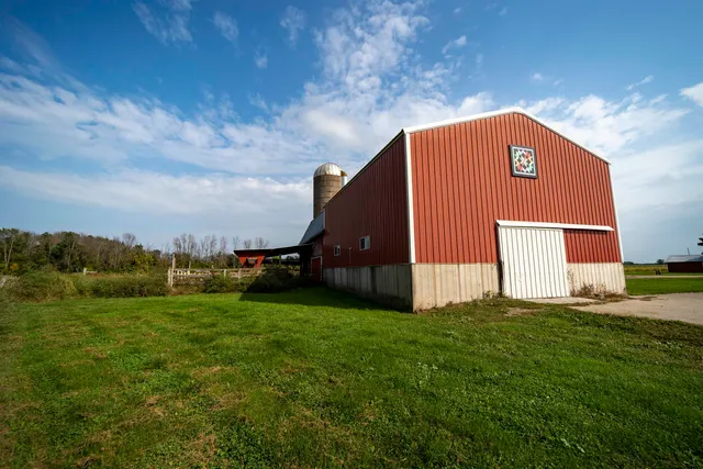 $439,900 | N7736 County Rd D, Bear Creek, WI 54922