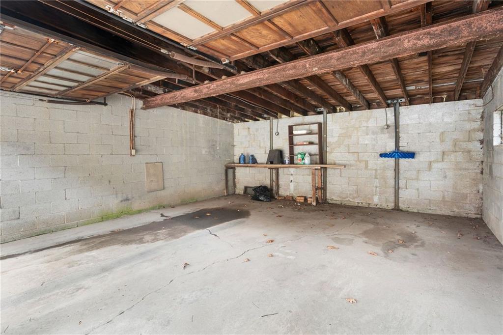 425 Braddock Road Pittsburgh, PA 15221 - Photo 33 of 39 a view of a garage