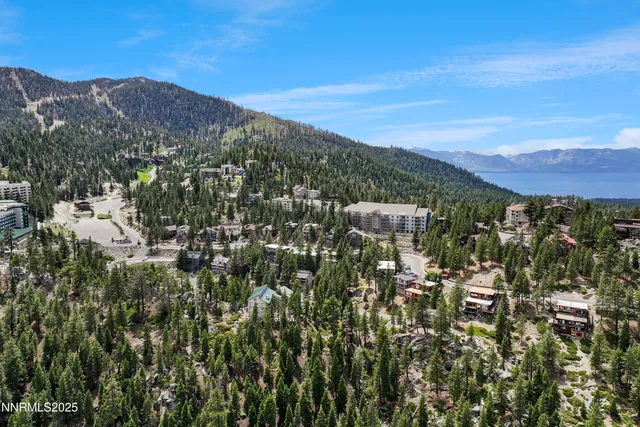 a view of entryway with a front door