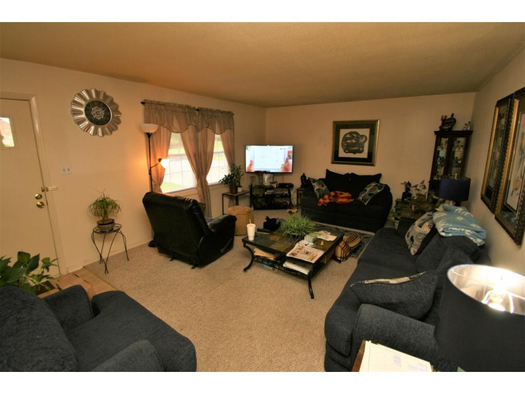 1154 Huffine Road Johnson City, TN 37604 - Photo 5 of 13 Living Room View 2