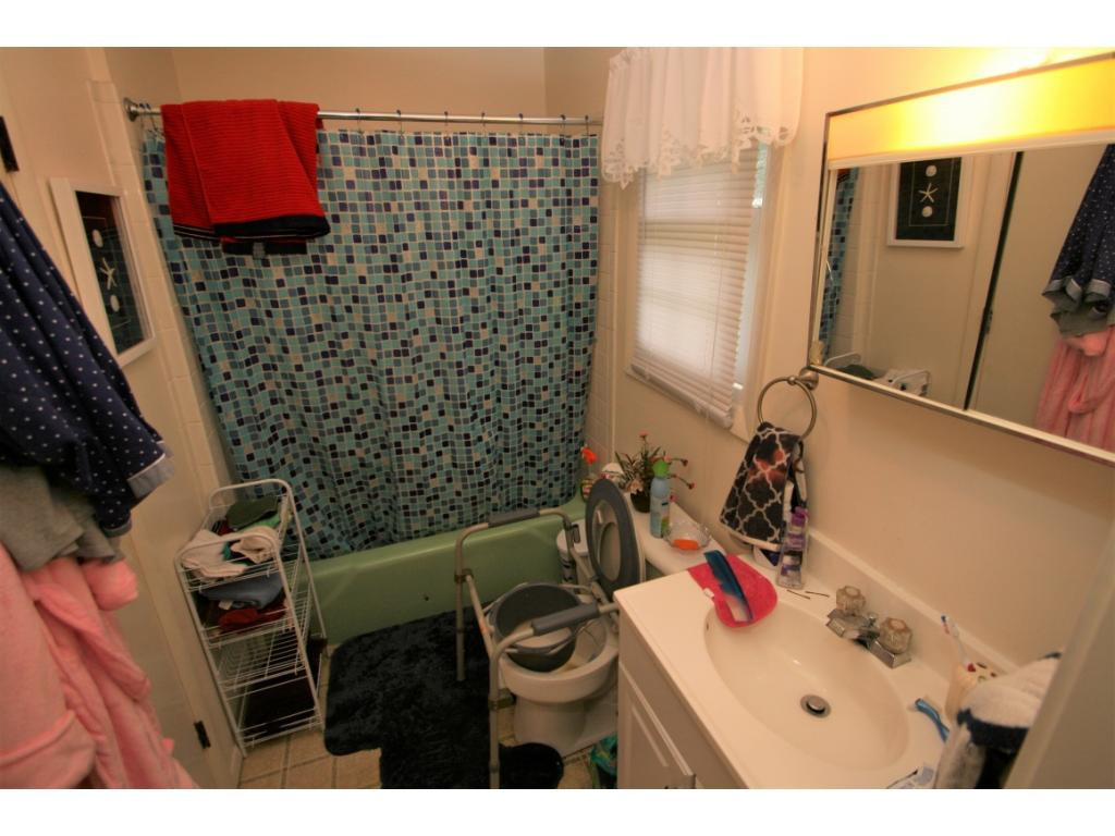 1154 Huffine Road Johnson City, TN 37604 - Photo 9 of 13 Master Bath