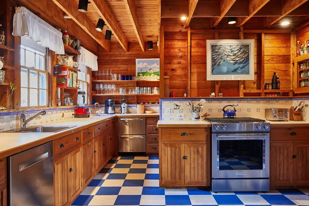 66 Hulbert Avenue Nantucket, MA 02554 - Photo 3 of 22