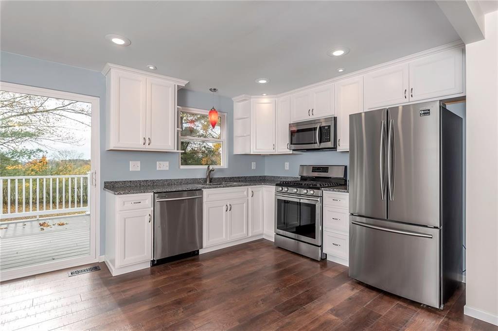 516 Aten Road Coraopolis, PA 15108 - Photo 2 of 25 Gallery Image 2