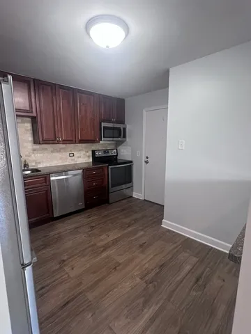 $1,750 | 2427 Ogden Avenue, Unit 3, Downers Grove, IL 60515