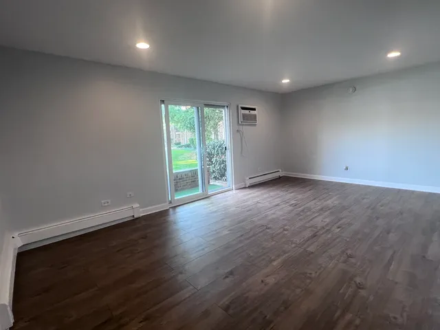 $1,750 | 2427 Ogden Avenue, Unit 3, Downers Grove, IL 60515