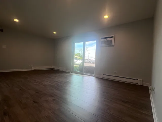 $1,750 | 2427 Ogden Avenue, Unit 3, Downers Grove, IL 60515