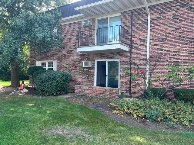 $1,750 | 2427 Ogden Avenue, Unit 3, Downers Grove, IL 60515
