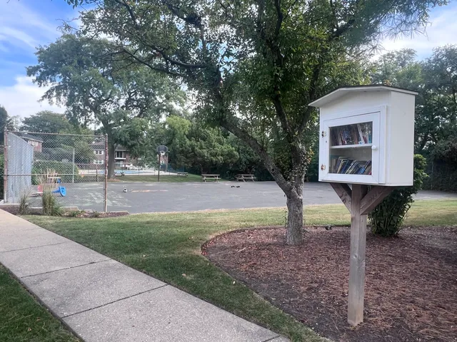 $1,750 | 2427 Ogden Avenue, Unit 3, Downers Grove, IL 60515