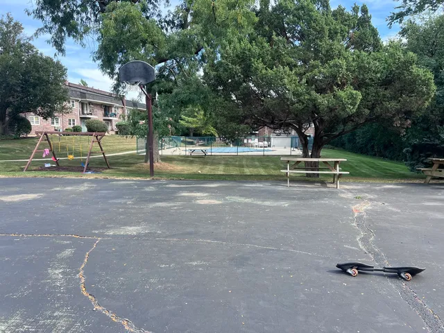 $1,750 | 2427 Ogden Avenue, Unit 3, Downers Grove, IL 60515