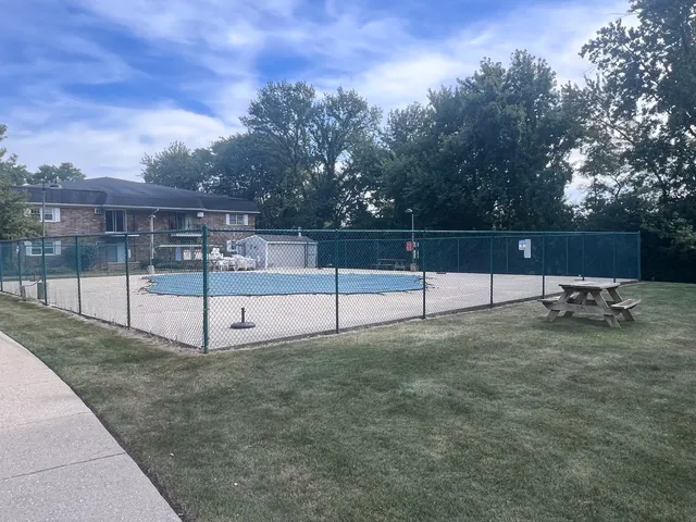 $1,750 | 2427 Ogden Avenue, Unit 3, Downers Grove, IL 60515