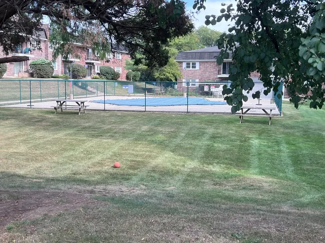 $1,750 | 2427 Ogden Avenue, Unit 3, Downers Grove, IL 60515