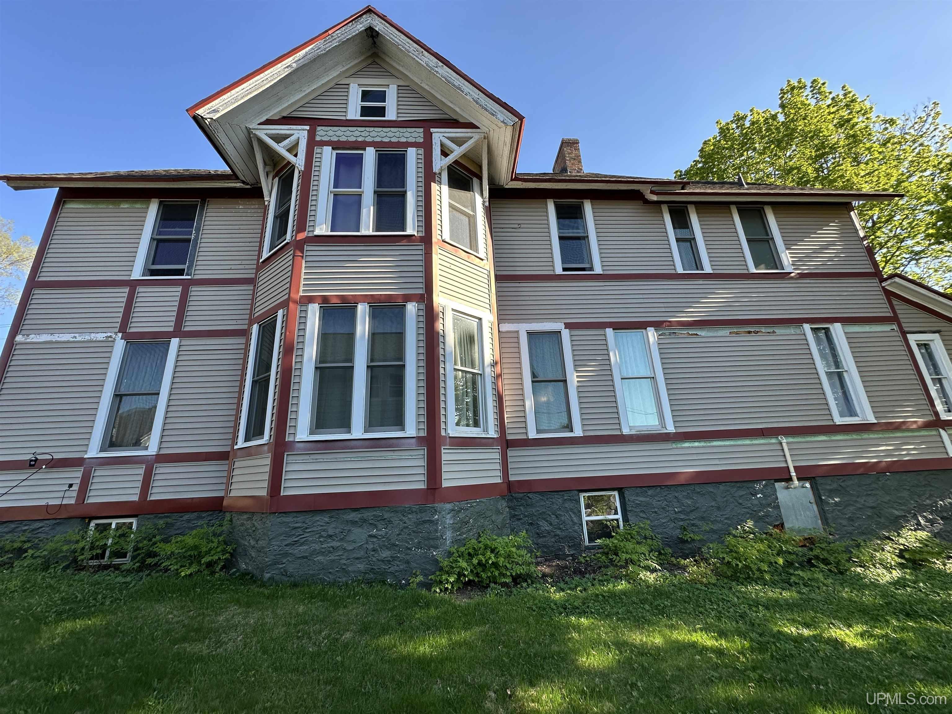 115 Oak Street Ishpeming, MI 49849 - Photo 2 of 43