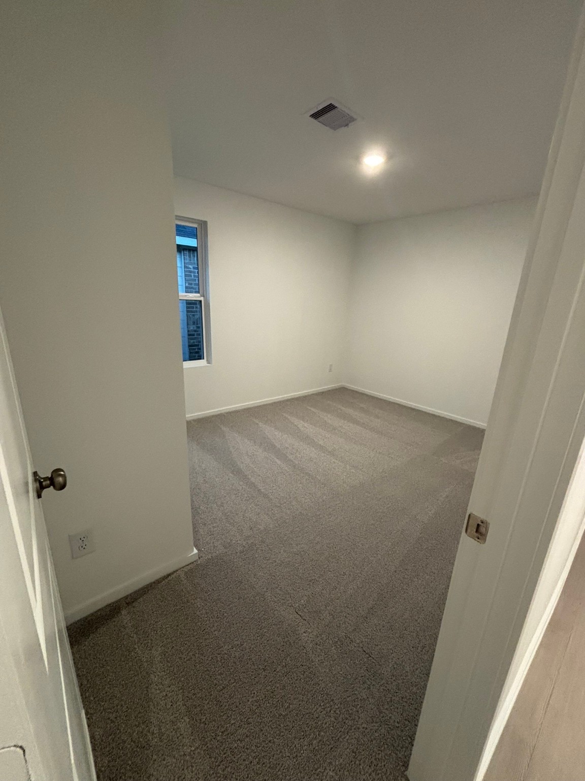 1733 Lofty Cedar Court Conroe, TX 77301 - Photo 12 of 18 an empty room with windows