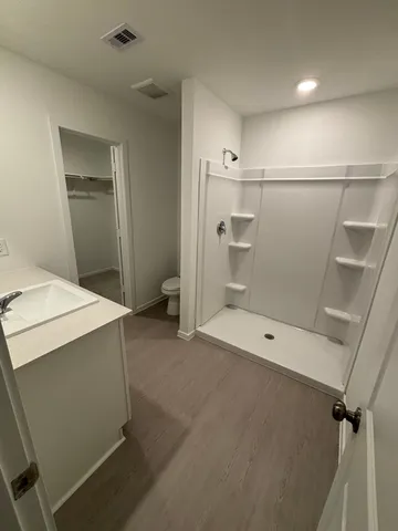 a view of room with shower