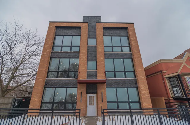 $3,000 | 3738 South Calumet Avenue, Unit 2N, Chicago, IL 60653