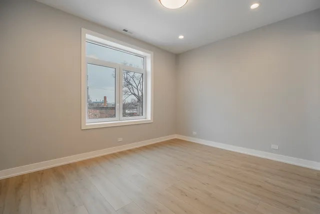 $3,000 | 3738 South Calumet Avenue, Unit 2N, Chicago, IL 60653