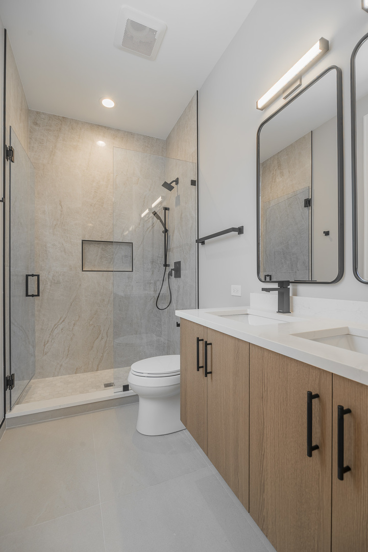 3738 South Calumet Avenue, Unit 2N Chicago, IL 60653 - Photo 13 of 21 a bathroom with a double vanity sink toilet and shower