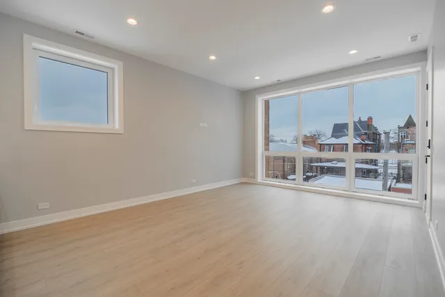 $3,000 | 3738 South Calumet Avenue, Unit 2N, Chicago, IL 60653