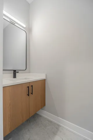 $3,000 | 3738 South Calumet Avenue, Unit 2N, Chicago, IL 60653