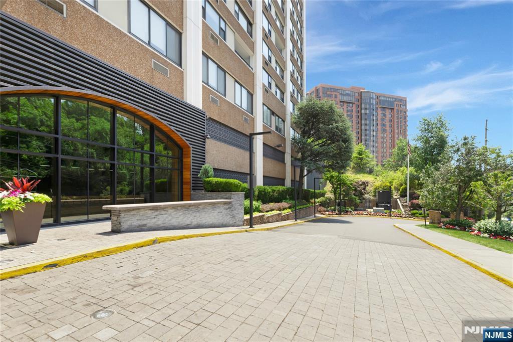 250 Gorge Road, Unit 21E Cliffside Park, NJ 07010 - Photo 28 of 50