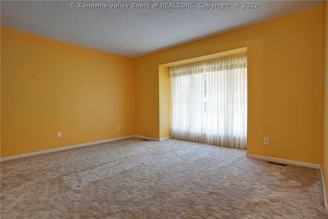 1406 Nottingham Road Charleston, WV 25314 - Photo 7 of 33 Gallery Image 7
