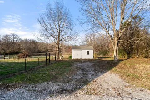 a view of a yard with a house