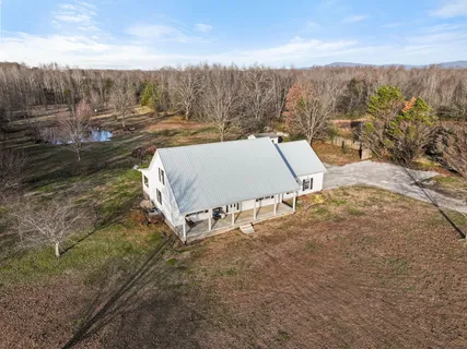 $589,900 | 954 Newt Vanattia Road, Hillsboro, TN 37342