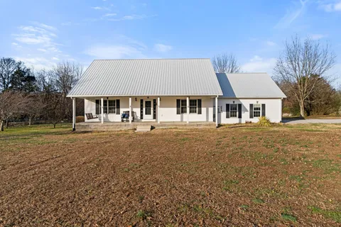 $589,900 | 954 Newt Vanattia Road, Hillsboro, TN 37342