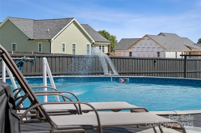 a view of a house with backyard and porch