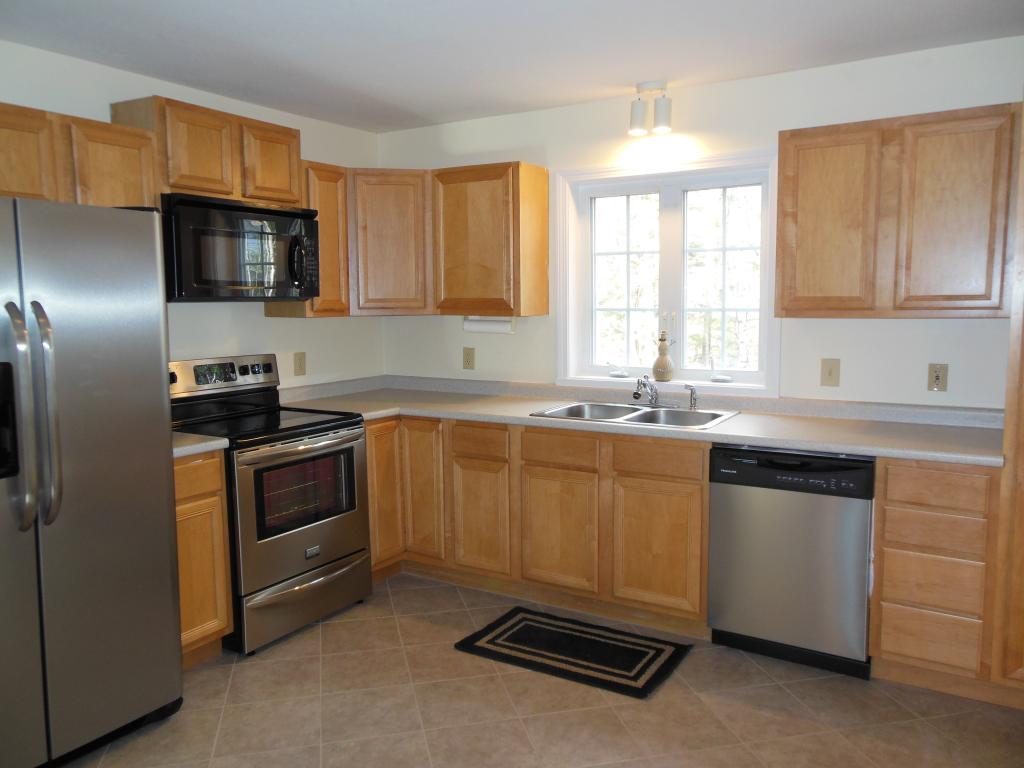 8 Knoll Road Wolfeboro, NH 03894 - Photo 3 of 36 Gallery Image 3