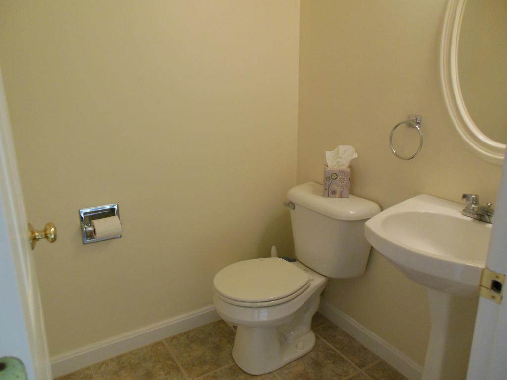 8 Knoll Road Wolfeboro, NH 03894 - Photo 9 of 36 Gallery Image 9