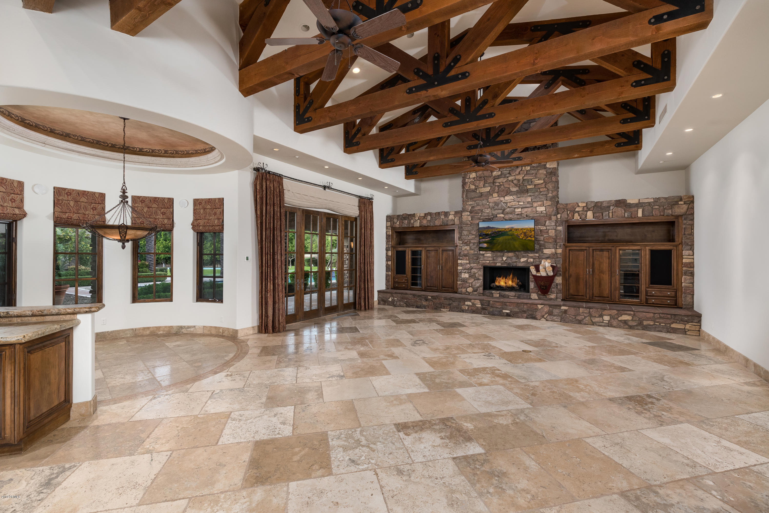 6390 East Royal Palm Road Paradise Valley, AZ 85253 - Photo 12 of 58 a view of a building with sitting area