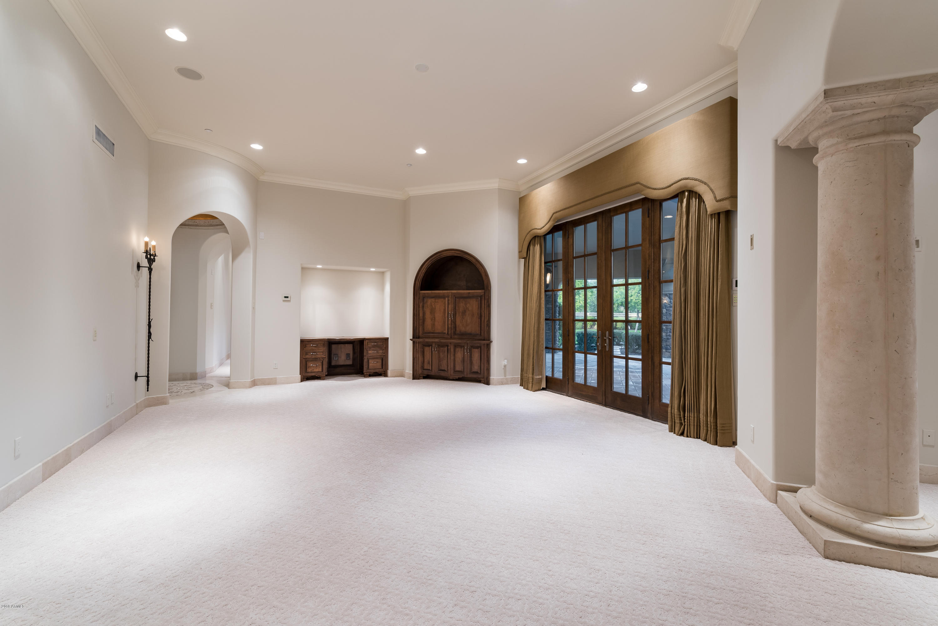 6390 East Royal Palm Road Paradise Valley, AZ 85253 - Photo 21 of 58 20- Master Suite