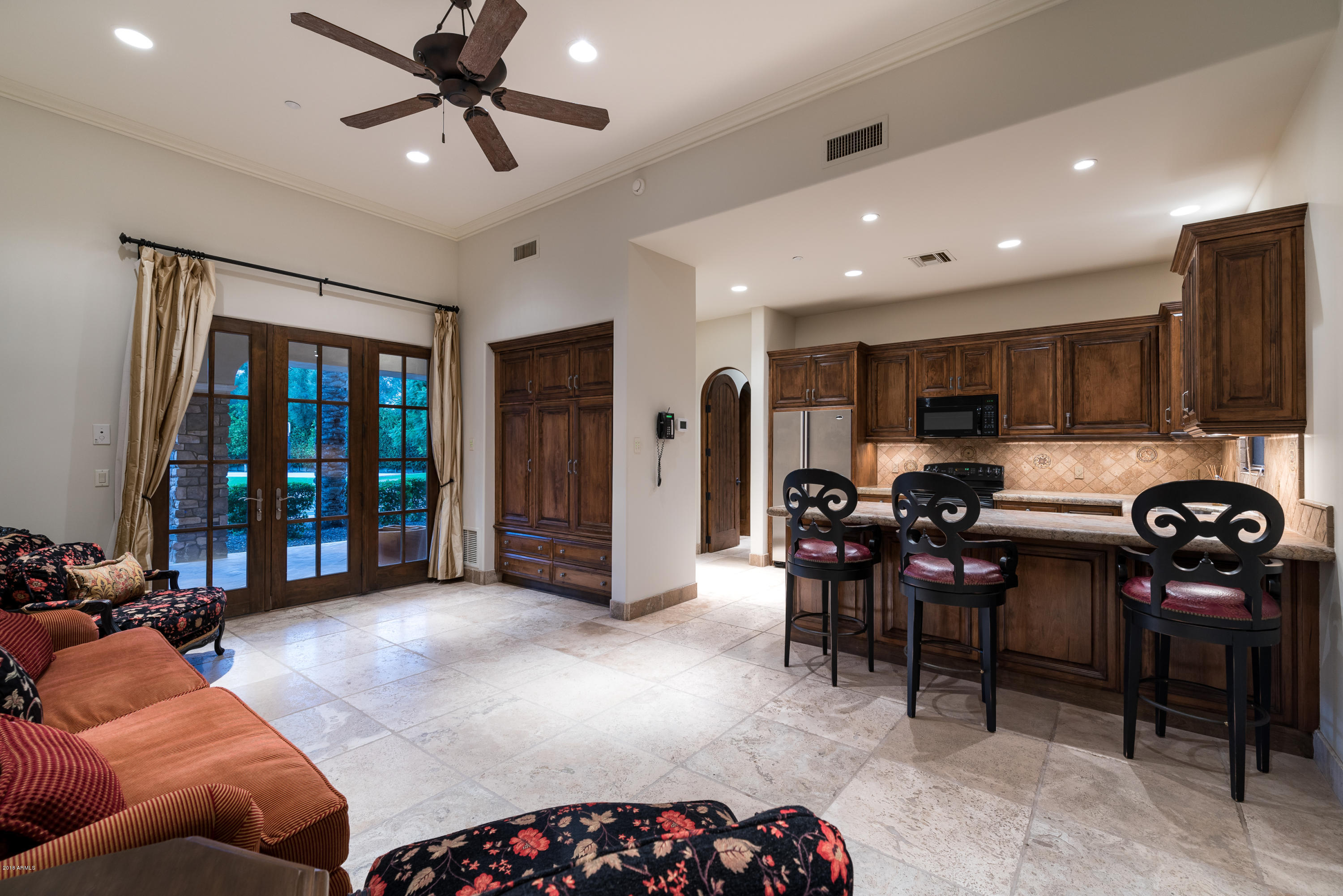 6390 East Royal Palm Road Paradise Valley, AZ 85253 - Photo 30 of 58 a living room with furniture and kitchen view