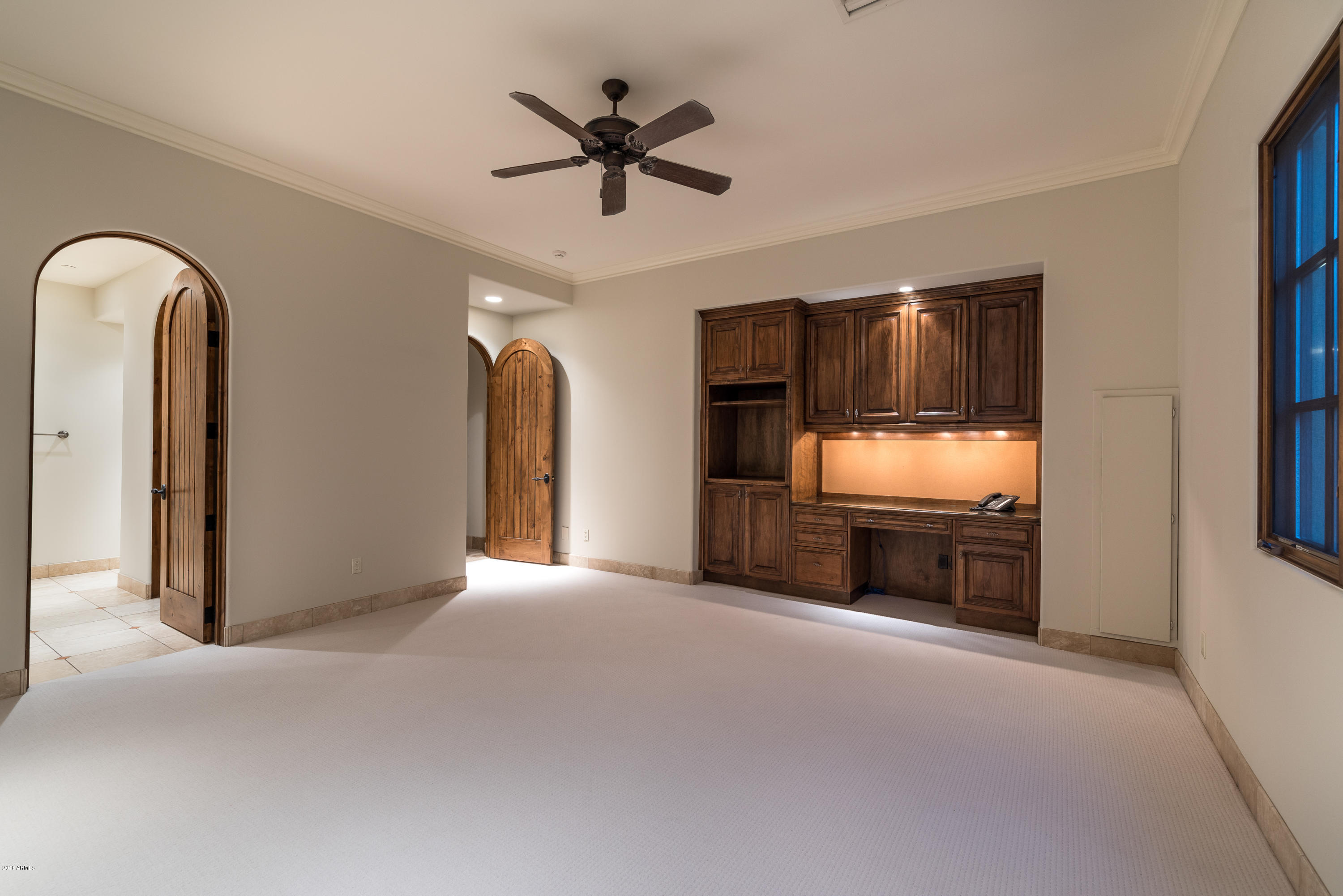 6390 East Royal Palm Road Paradise Valley, AZ 85253 - Photo 35 of 58 a view of a livingroom with a flat screen tv