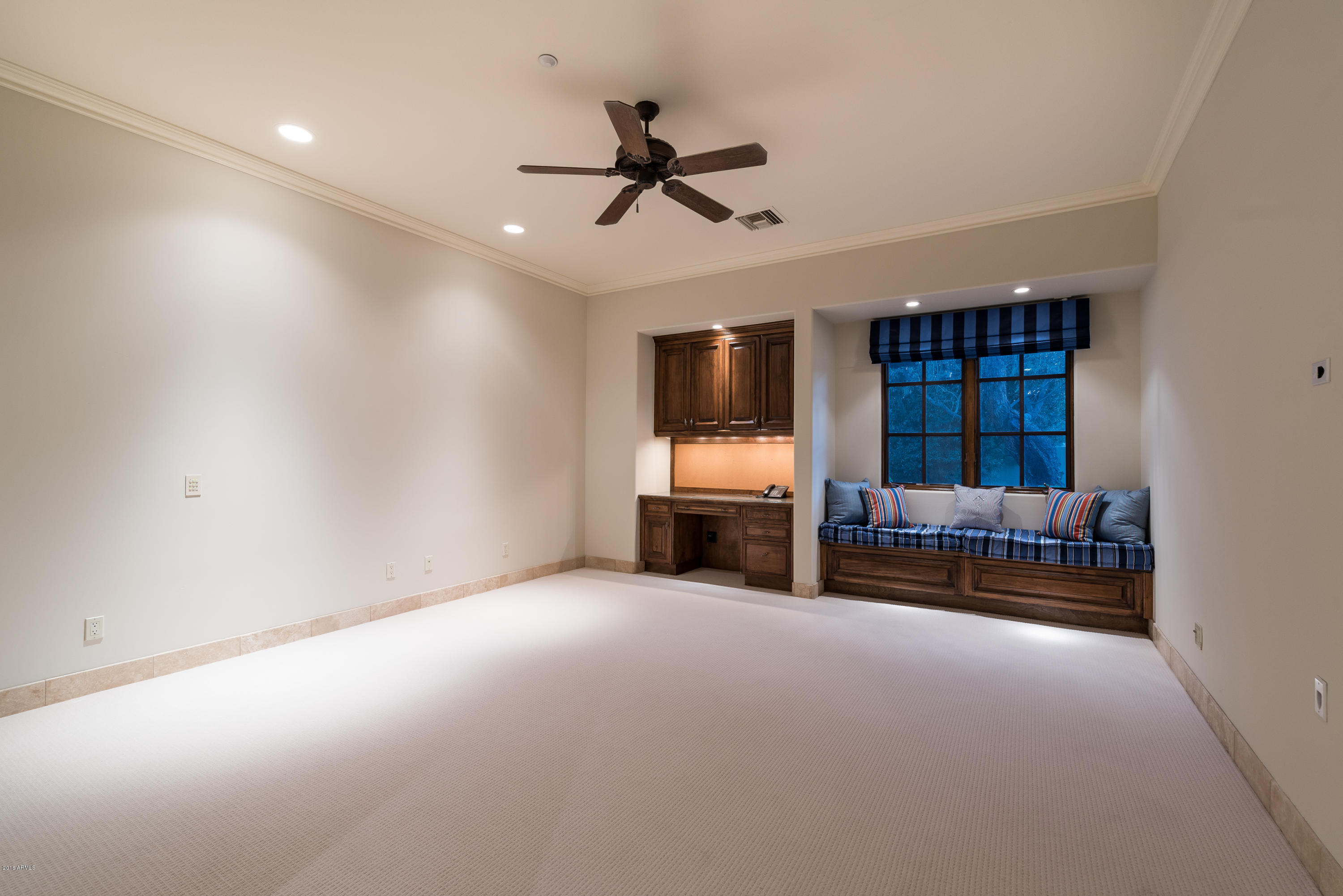6390 East Royal Palm Road Paradise Valley, AZ 85253 - Photo 36 of 58 a view of a livingroom with furniture
