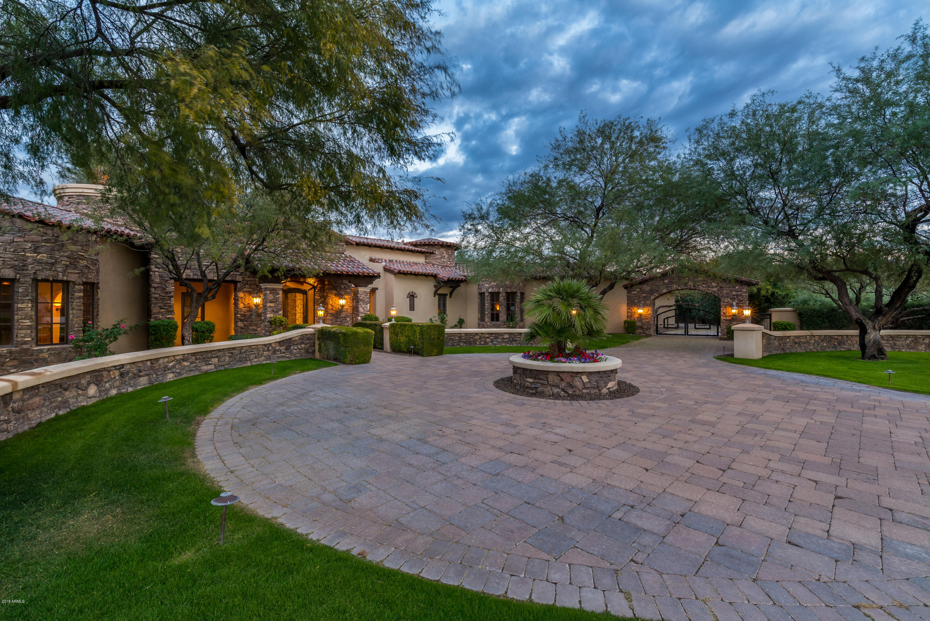 6390 East Royal Palm Road Paradise Valley, AZ 85253 - Photo 4 of 58 a view of a house with backyard and tree s