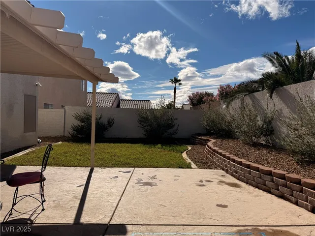$422,999 | 7925 Hollow Pine Street, Las Vegas, NV 89143