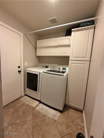 $422,999 | 7925 Hollow Pine Street, Las Vegas, NV 89143