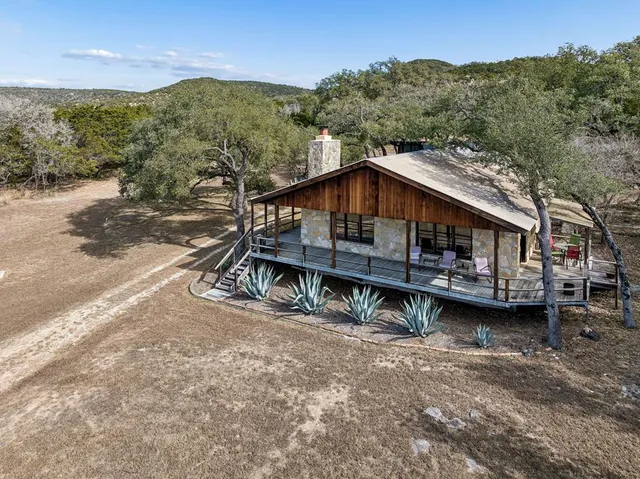 $550,000 | 299 South Other, Tarpley, TX 78883