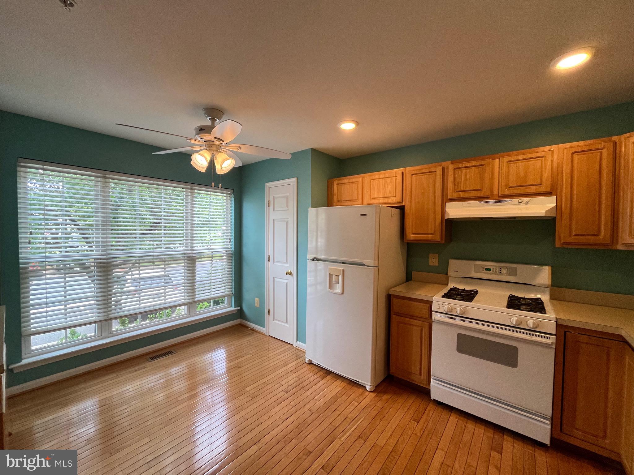 704 Shallow Ridge Court Abingdon, MD 21009 - Photo 3 of 41 Eat in kitchen