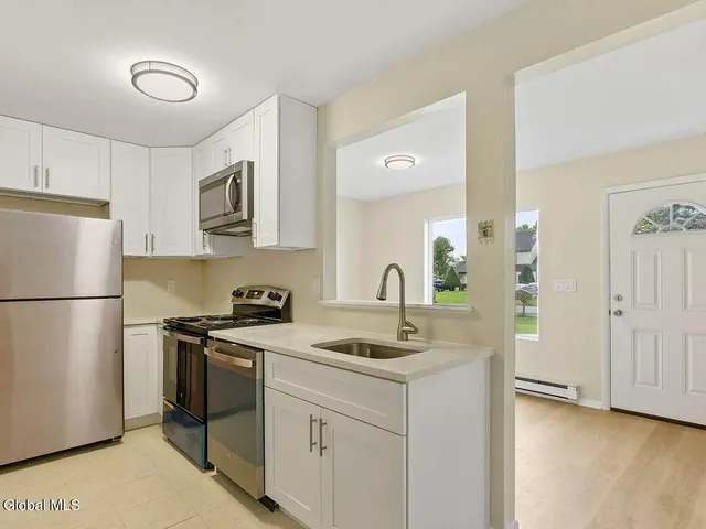 $1,795 | 19 Harvest Way, Unit B, Waterford, NY 12188