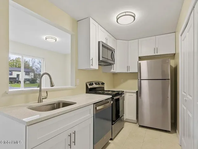 $1,795 | 19 Harvest Way, Unit B, Waterford, NY 12188